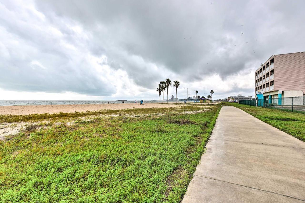 Breezy Beachfront Condo In Heart Of Corpus Christi Exterior foto